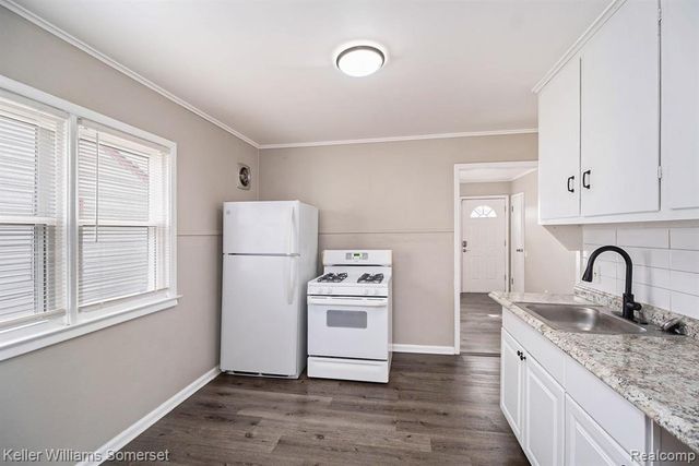 12849 Sarsfield Avenue, Warren, MI 48089