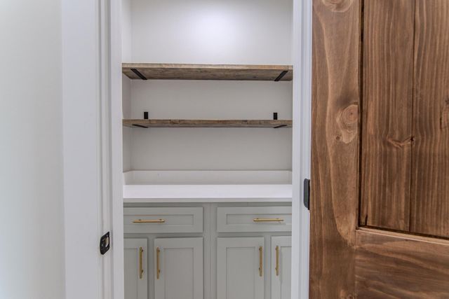 90 COLUMBUS LN, Adamsville, TN 38310