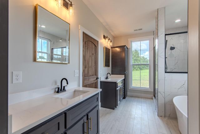 90 COLUMBUS LN, Adamsville, TN 38310