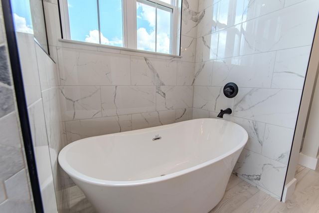 90 COLUMBUS LN, Adamsville, TN 38310