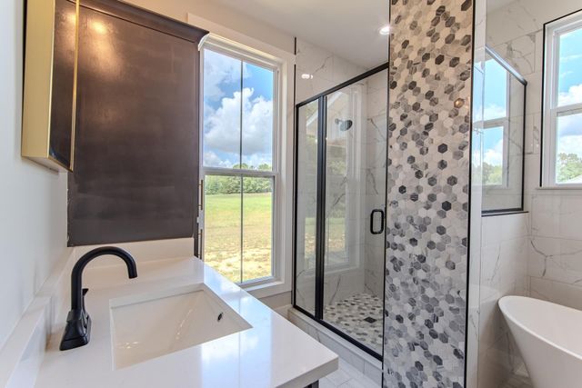 90 COLUMBUS LN, Adamsville, TN 38310