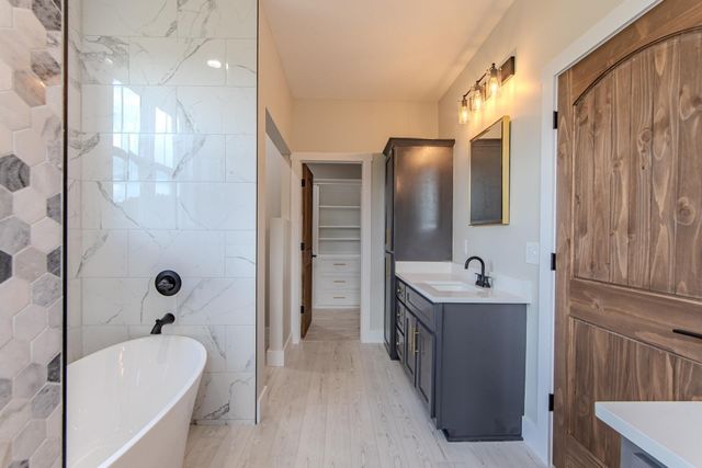 90 COLUMBUS LN, Adamsville, TN 38310