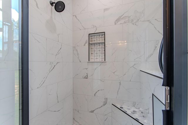 90 COLUMBUS LN, Adamsville, TN 38310