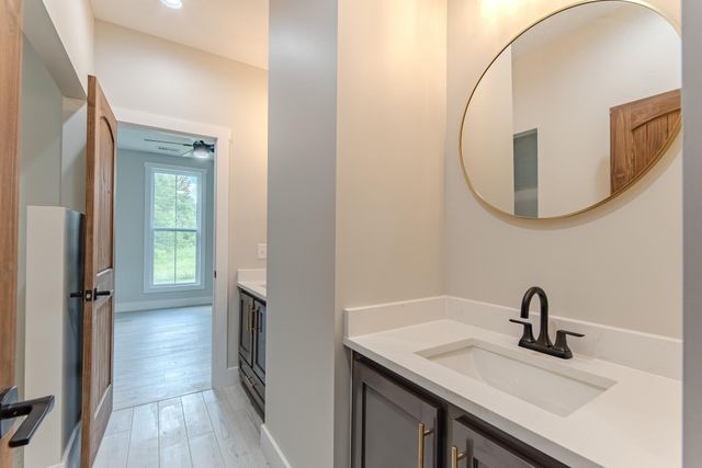 90 COLUMBUS LN, Adamsville, TN 38310