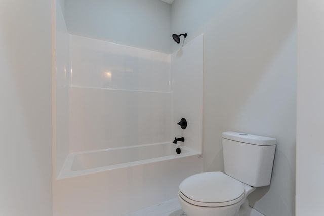 90 COLUMBUS LN, Adamsville, TN 38310