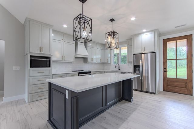 90 COLUMBUS LN, Adamsville, TN 38310