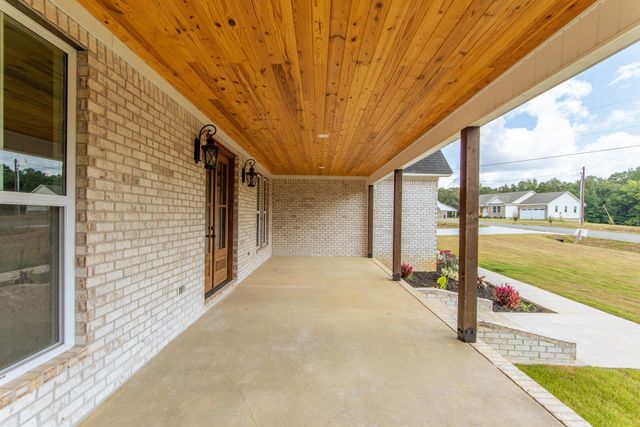 90 COLUMBUS LN, Adamsville, TN 38310