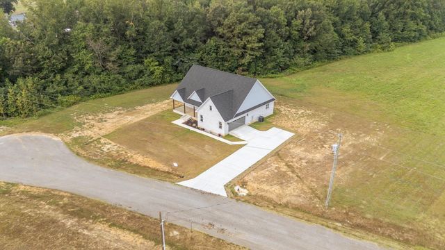 90 COLUMBUS LN, Adamsville, TN 38310