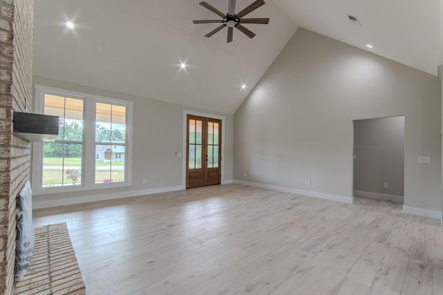 90 COLUMBUS LN, Adamsville, TN 38310