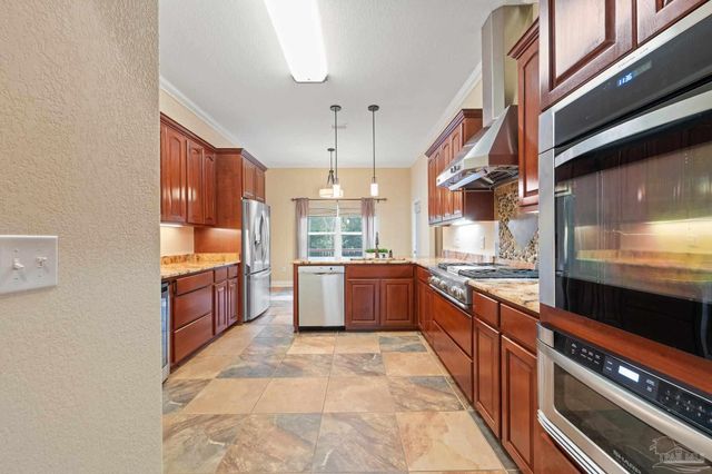 1011 Bucyrus Ln, Cantonment, FL 32533