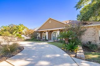 1011 Bucyrus Ln, Cantonment, FL 32533