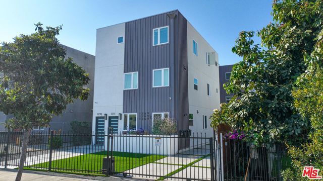 1269 W 36th Street, Los Angeles, CA 90007