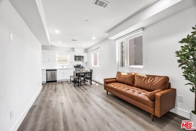 1269 W 36th Street, Los Angeles, CA 90007