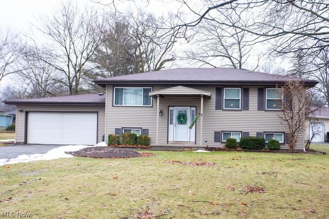 3490 Warwick Court, Canfield, OH 44406