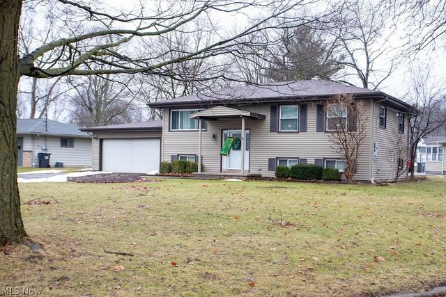3490 Warwick Court, Canfield, OH 44406