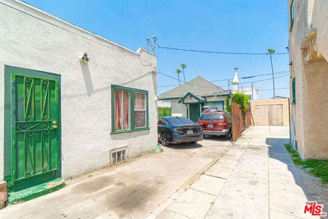 535 W 54th Street, Los Angeles, CA 90037