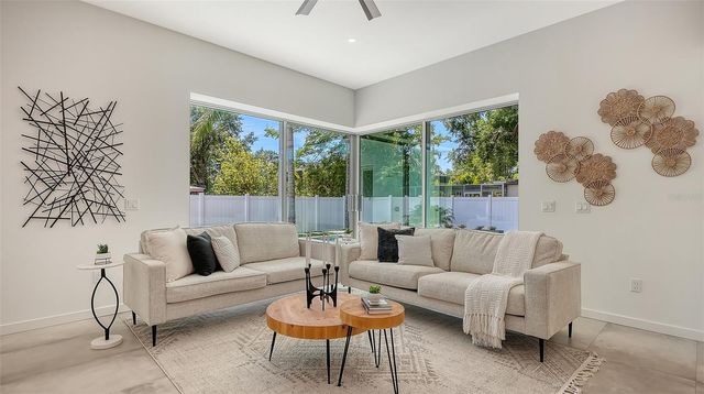 2010 HYDE PARK CIRCLE, Sarasota, FL 34239