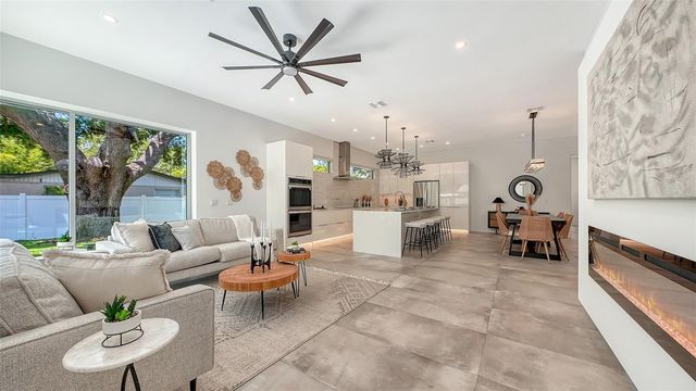 2010 HYDE PARK CIRCLE, Sarasota, FL 34239