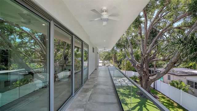 2010 HYDE PARK CIRCLE, Sarasota, FL 34239