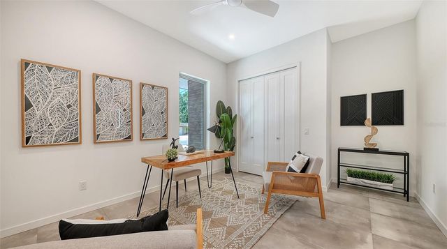 2010 HYDE PARK CIRCLE, Sarasota, FL 34239
