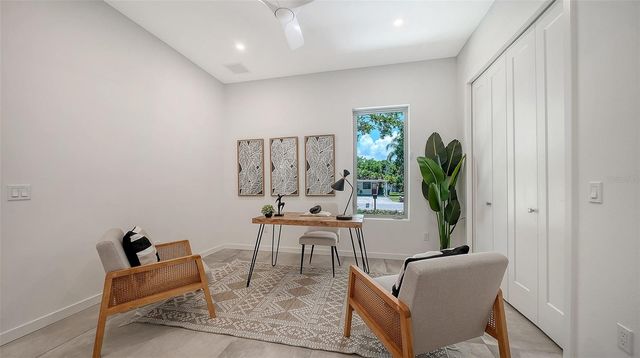 2010 HYDE PARK CIRCLE, Sarasota, FL 34239