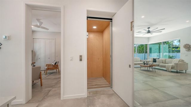 2010 HYDE PARK CIRCLE, Sarasota, FL 34239
