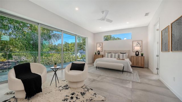 2010 HYDE PARK CIRCLE, Sarasota, FL 34239