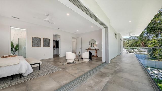 2010 HYDE PARK CIRCLE, Sarasota, FL 34239
