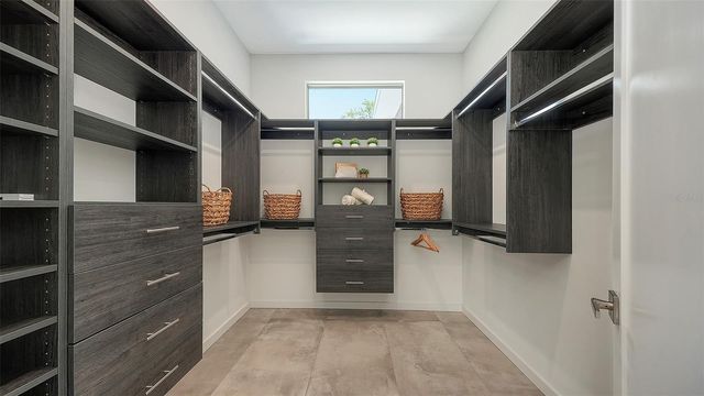 2010 HYDE PARK CIRCLE, Sarasota, FL 34239