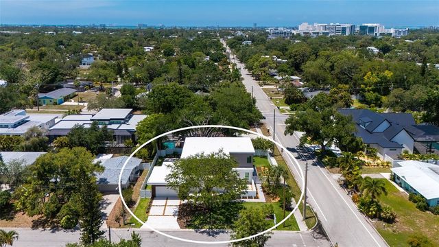 2010 HYDE PARK CIRCLE, Sarasota, FL 34239