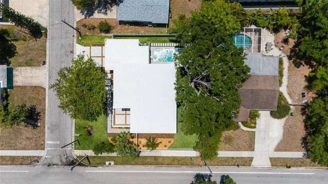 2010 HYDE PARK CIRCLE, Sarasota, FL 34239