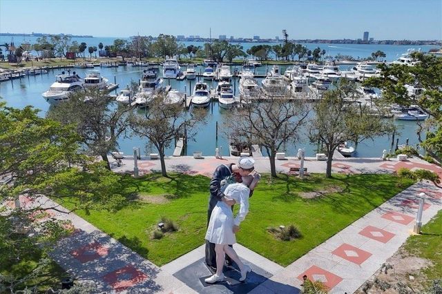 2010 HYDE PARK CIRCLE, Sarasota, FL 34239