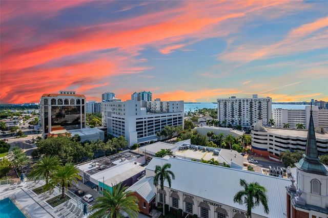 2010 HYDE PARK CIRCLE, Sarasota, FL 34239