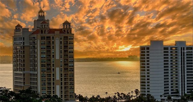 2010 HYDE PARK CIRCLE, Sarasota, FL 34239