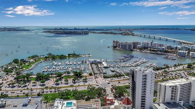2010 HYDE PARK CIRCLE, Sarasota, FL 34239