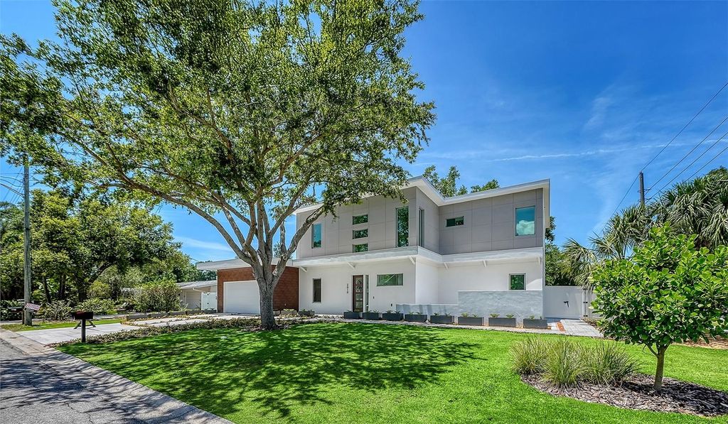 2010 HYDE PARK CIRCLE, Sarasota, FL 34239