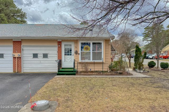 8 Lexington Drive B, Whiting, NJ 08759