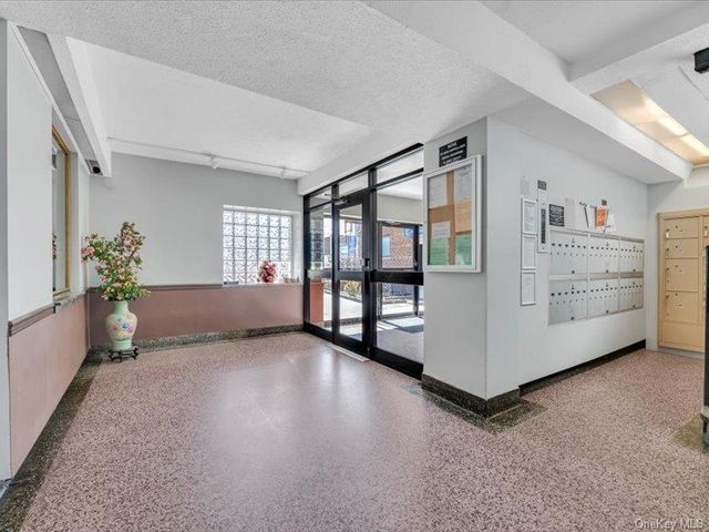 88-09 Northern Blvd 505, East Elmhurst, NY 11369