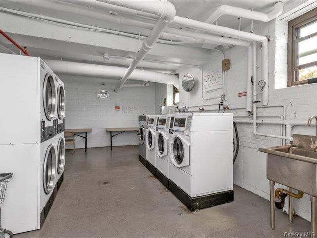 88-09 Northern Blvd 505, East Elmhurst, NY 11369