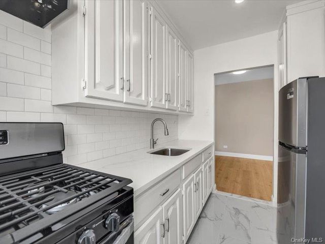 88-09 Northern Blvd 505, East Elmhurst, NY 11369