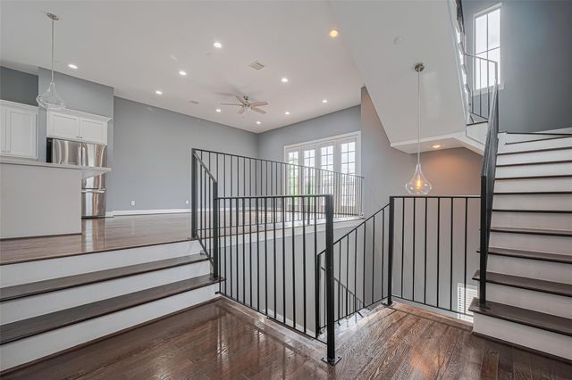 4318 E Center Street, Houston, TX 77007