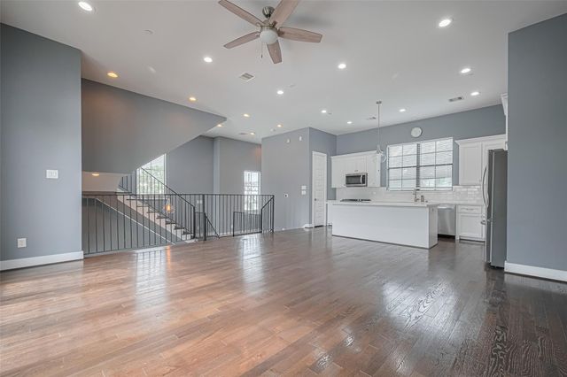 4318 E Center Street, Houston, TX 77007