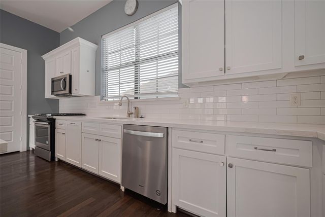 4318 E Center Street, Houston, TX 77007