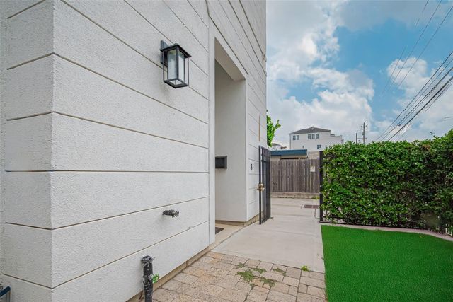 4318 E Center Street, Houston, TX 77007