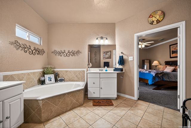 11118 Windy Willows, Helotes, TX 78023