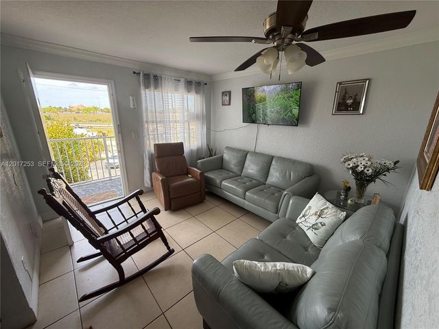 7101 SW 89th Ct 305, Miami, FL 33173