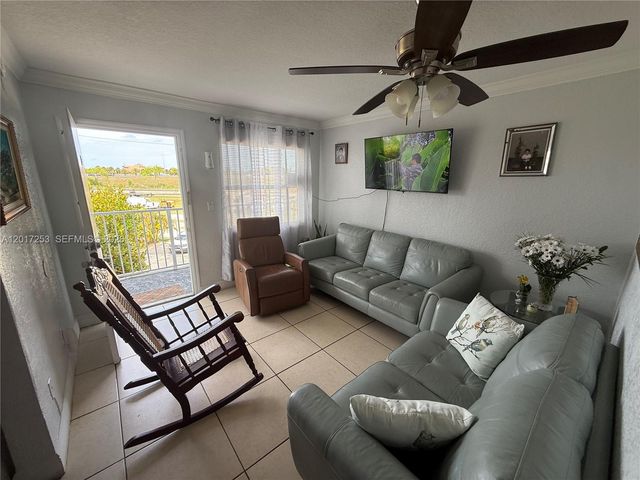 7101 SW 89th Ct 305, Miami, FL 33173