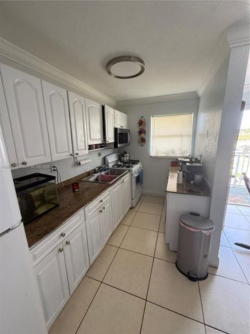7101 SW 89th Ct 305, Miami, FL 33173