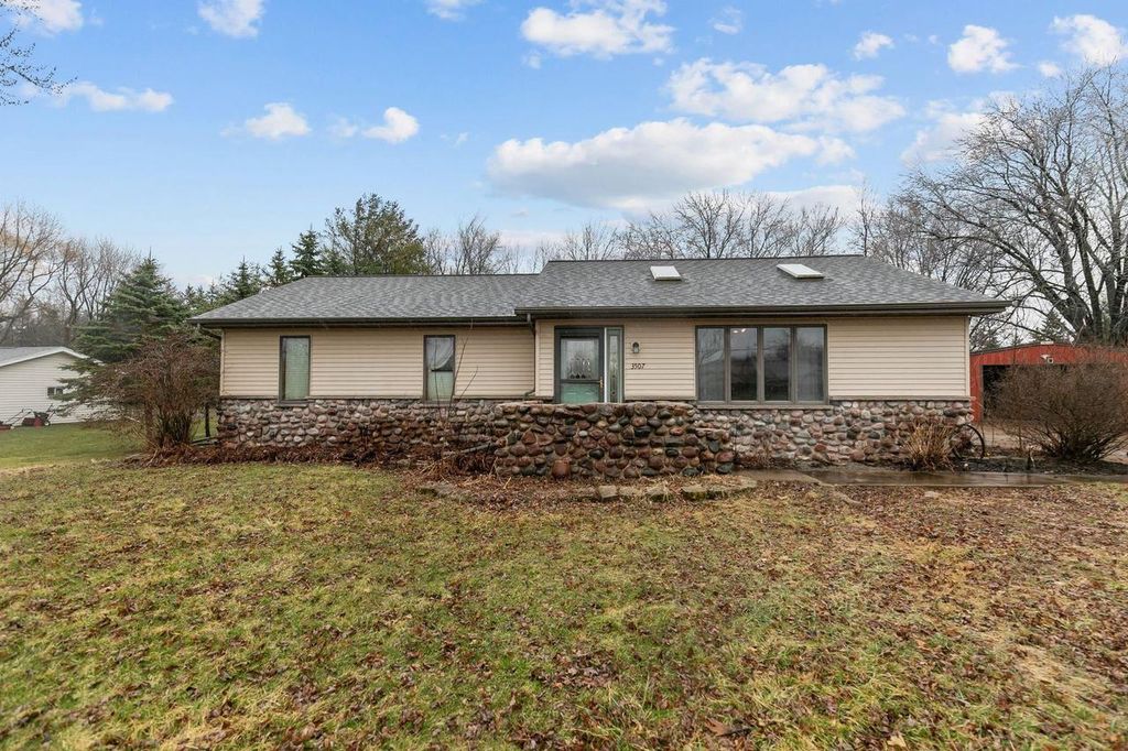 3507 W 20TH AVENUE, Oshkosh, WI 54904