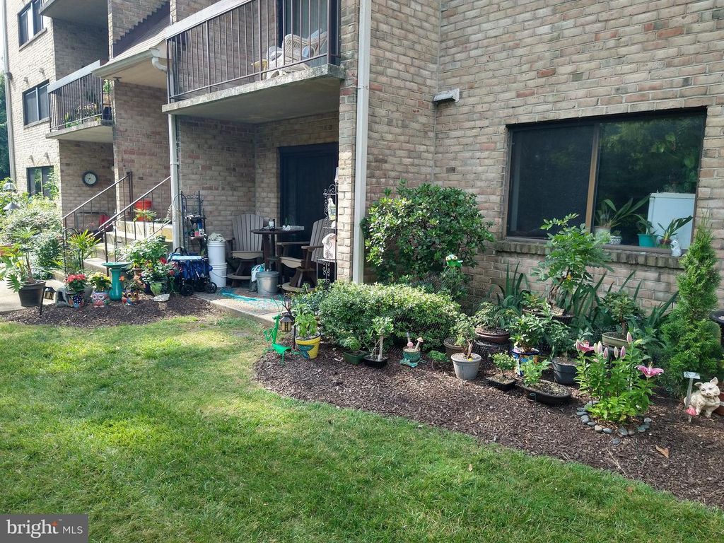 3 SUMMIT HILL CT #T-2, Catonsville, MD 21228